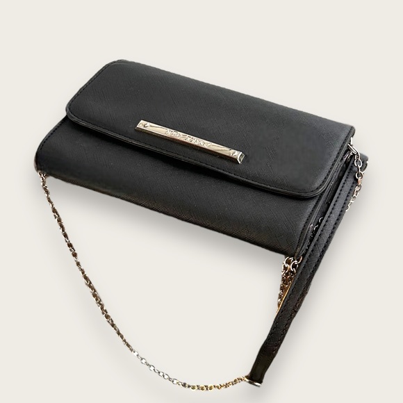 Betsey Johnson Crossbody Bag On Chain Black Clutch Pcckets Card Holders Logo - Picture 3 of 12